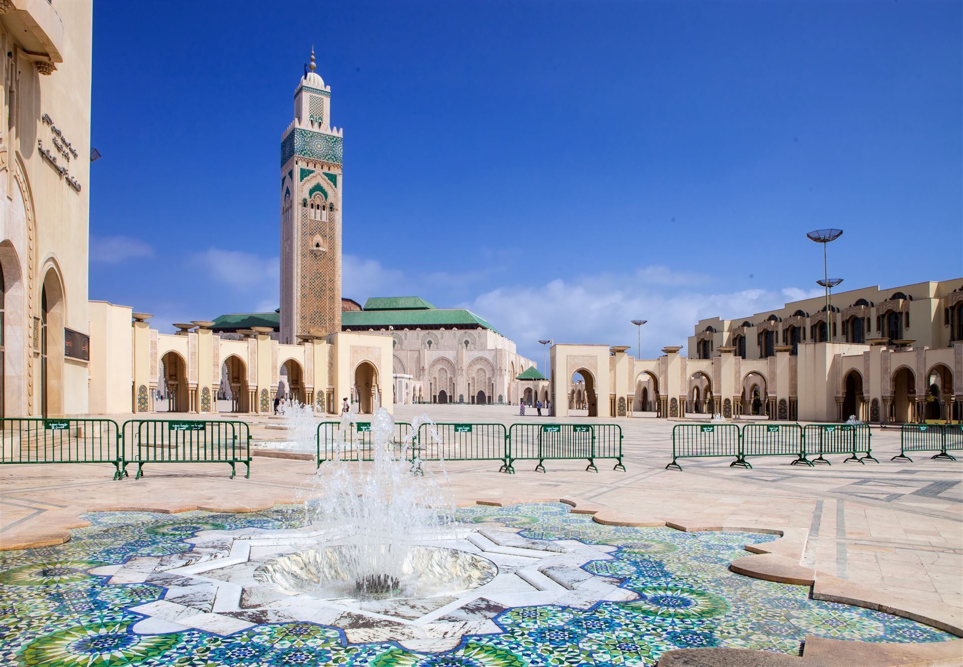 Hassan Moschee mit Brunnen