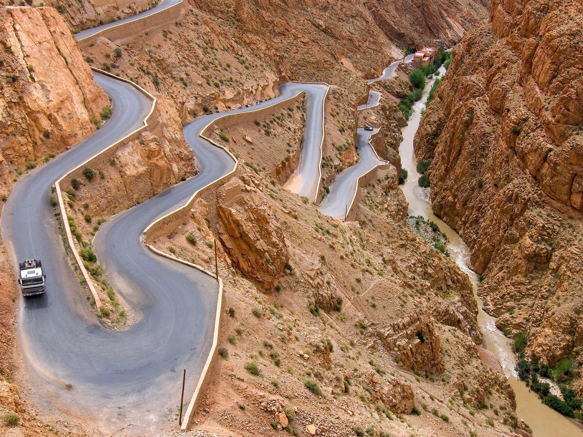 Dades Schlucht mit River
