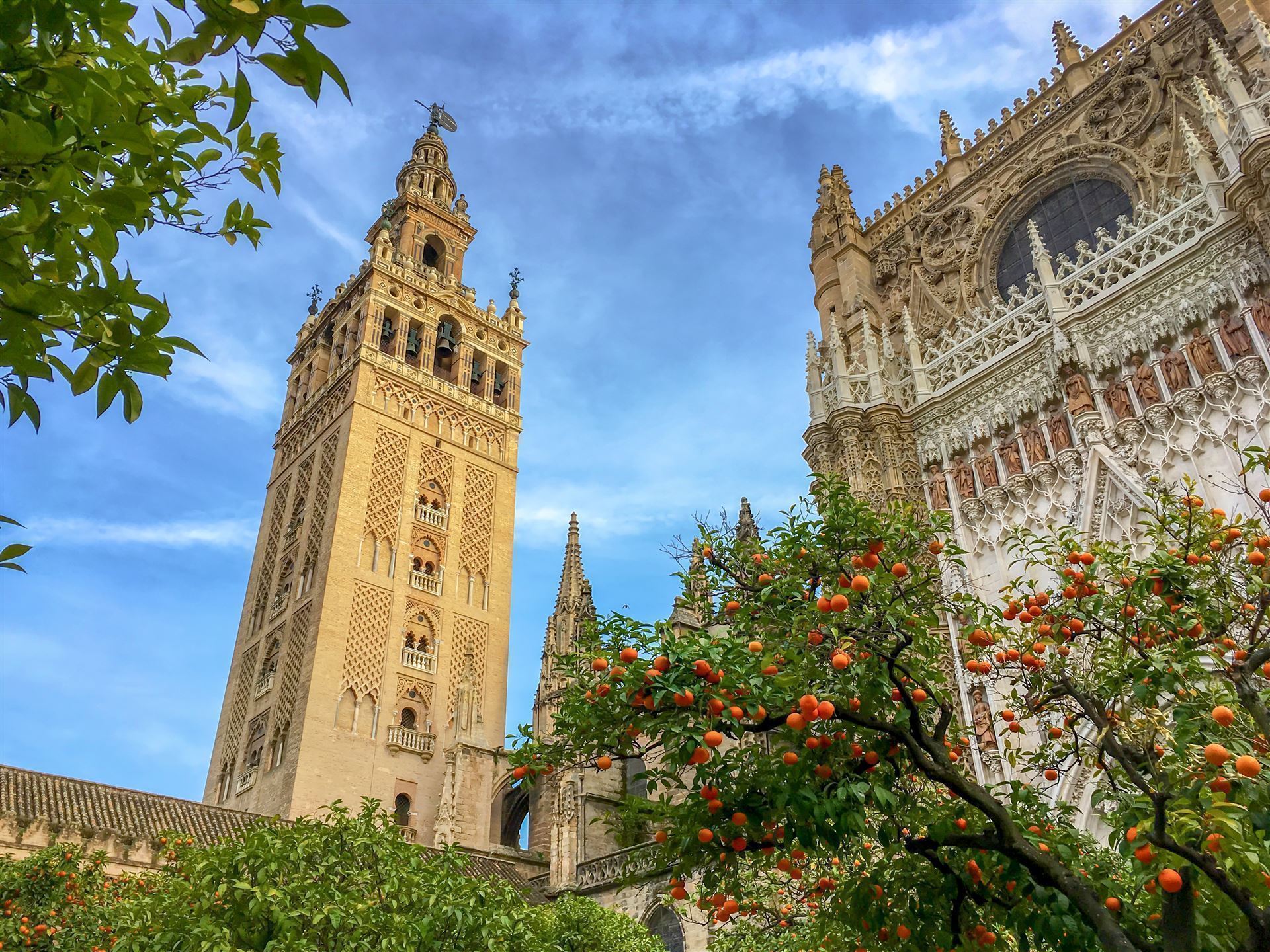 Andalusien Sevilla Kathedrale und Glockenturm Giralda