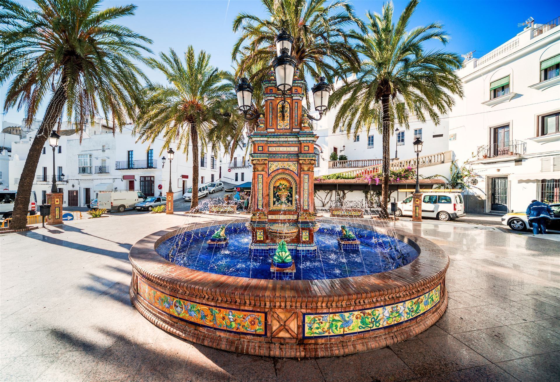 Marktplatz mit zauberhaftem Brunnen in Vejer de la Frontera