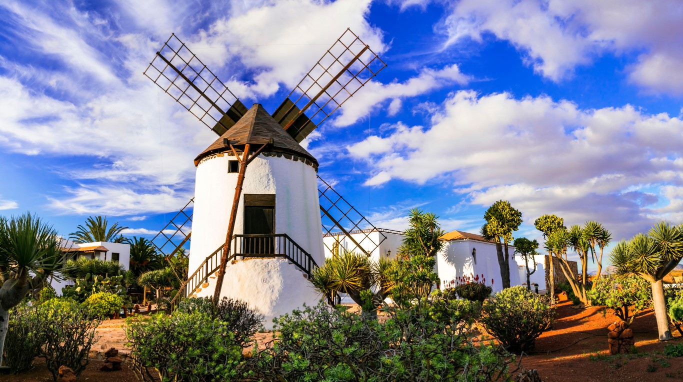 Traditionelle Windmühle im Dorf Antigua. Fuerteventura, Spanien.