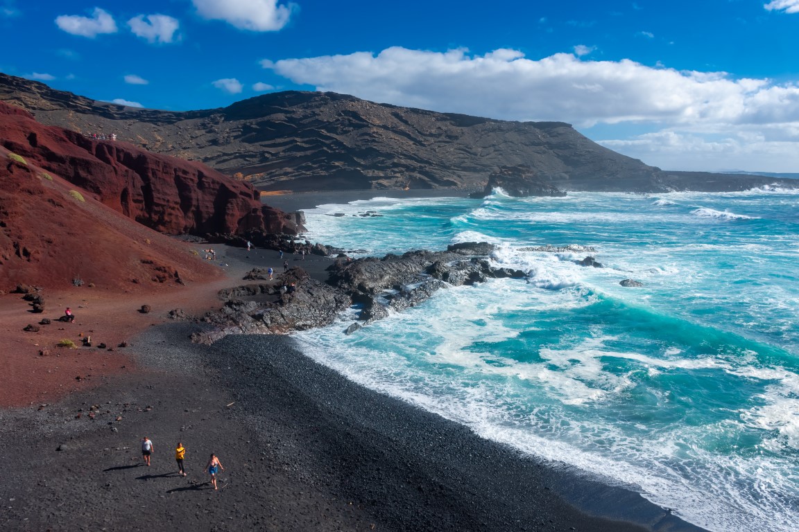 Lanzarote Der Atlantik am schwarzen Vulkanstrand El Golfo