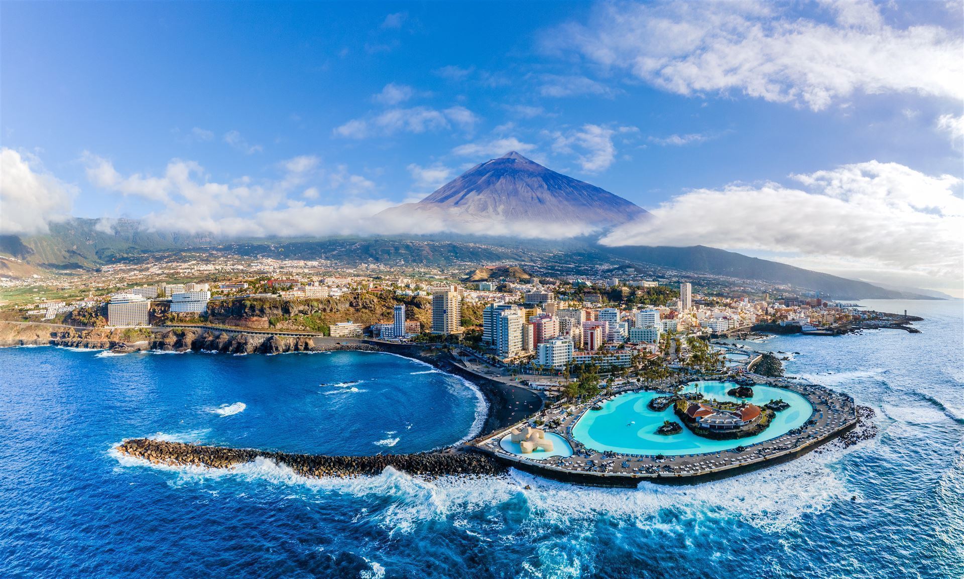 Puerto de la Cruz mit dem Teide im Hintergrund