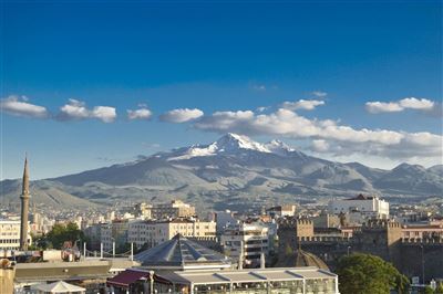 Kayseri Stadt und Vulkan Erciyes, Türkei