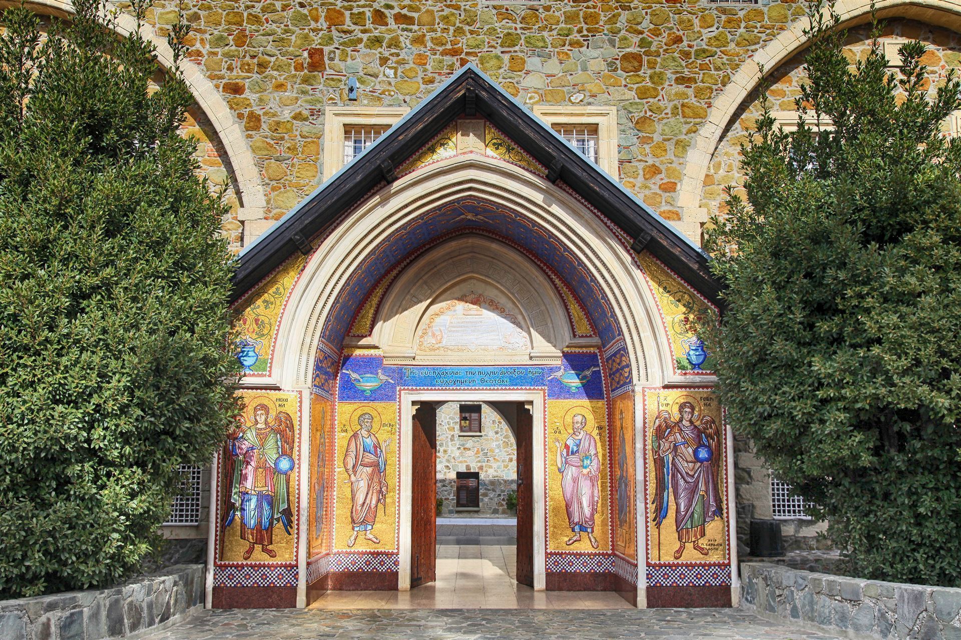 Eingang des antiken Kykkos Kloster