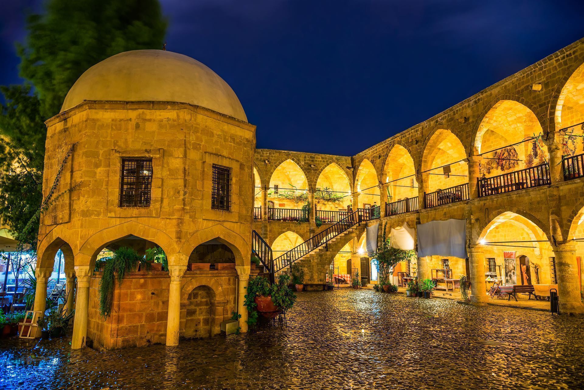Büyük Han in der Nacht