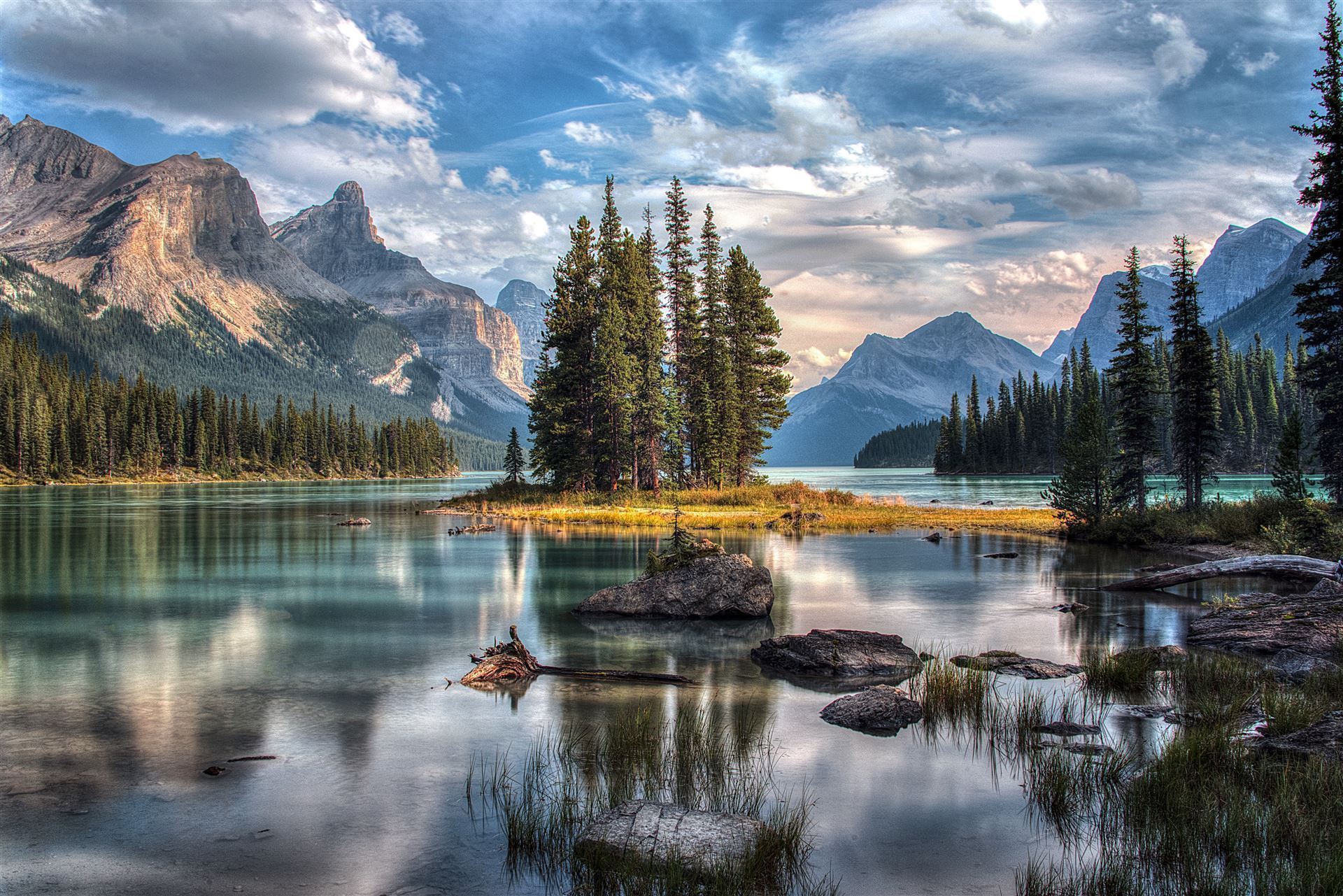 Spirit Island im Maligne Lake