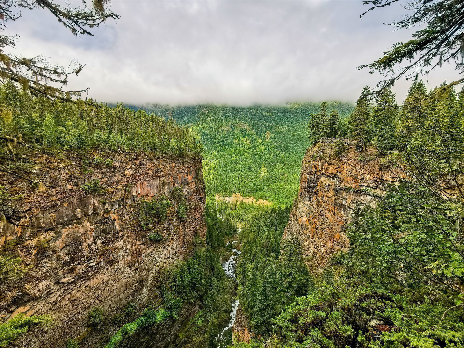 Spahats Creek Falls Canyon