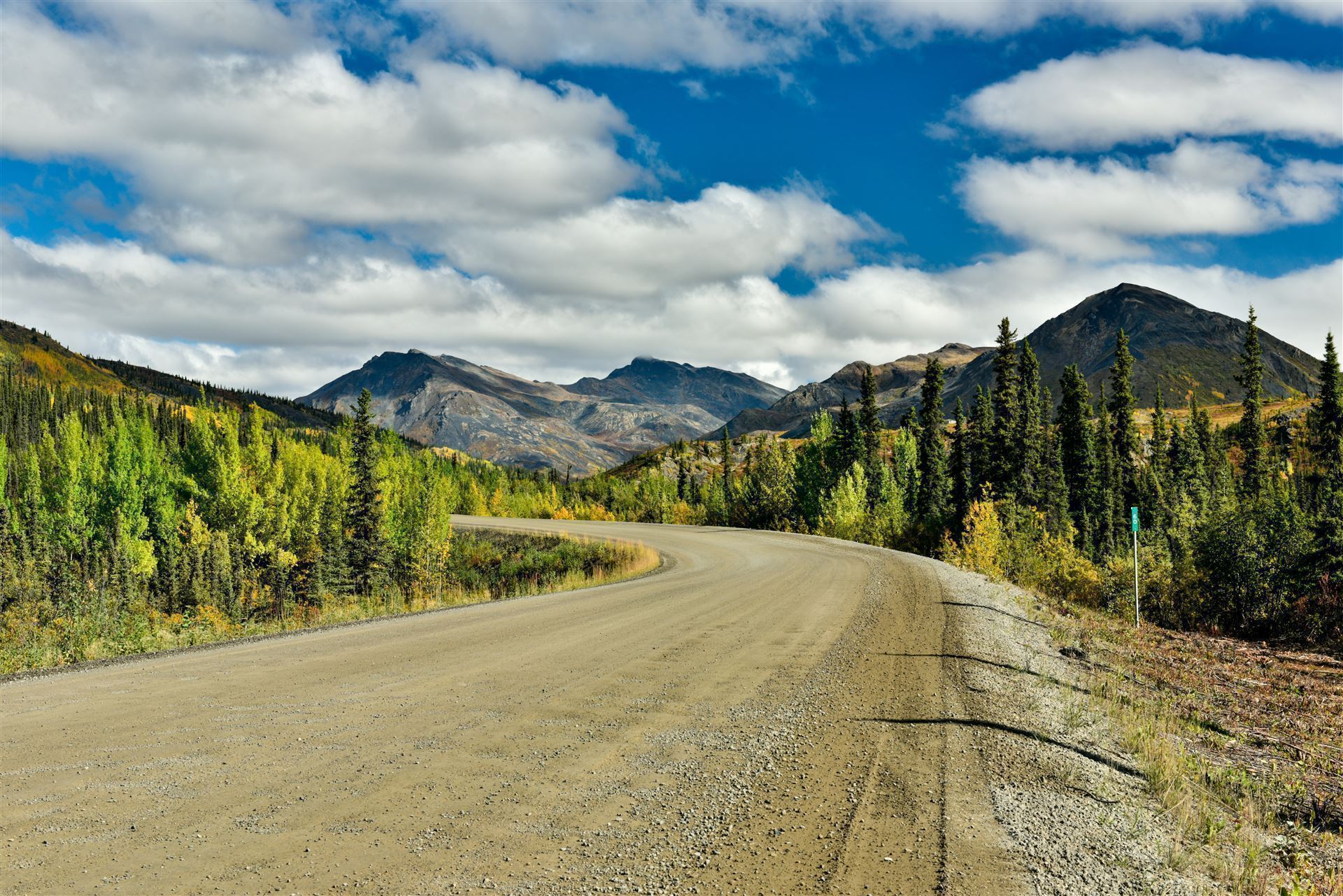 Auf dem Dempster Highway zum Tombstone Nationalpark
