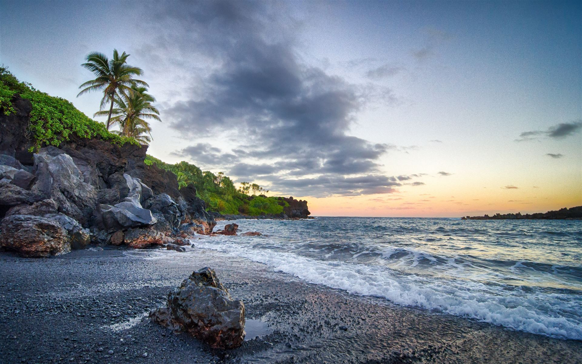 Sonnenuntergang im Waianapanapa State Park