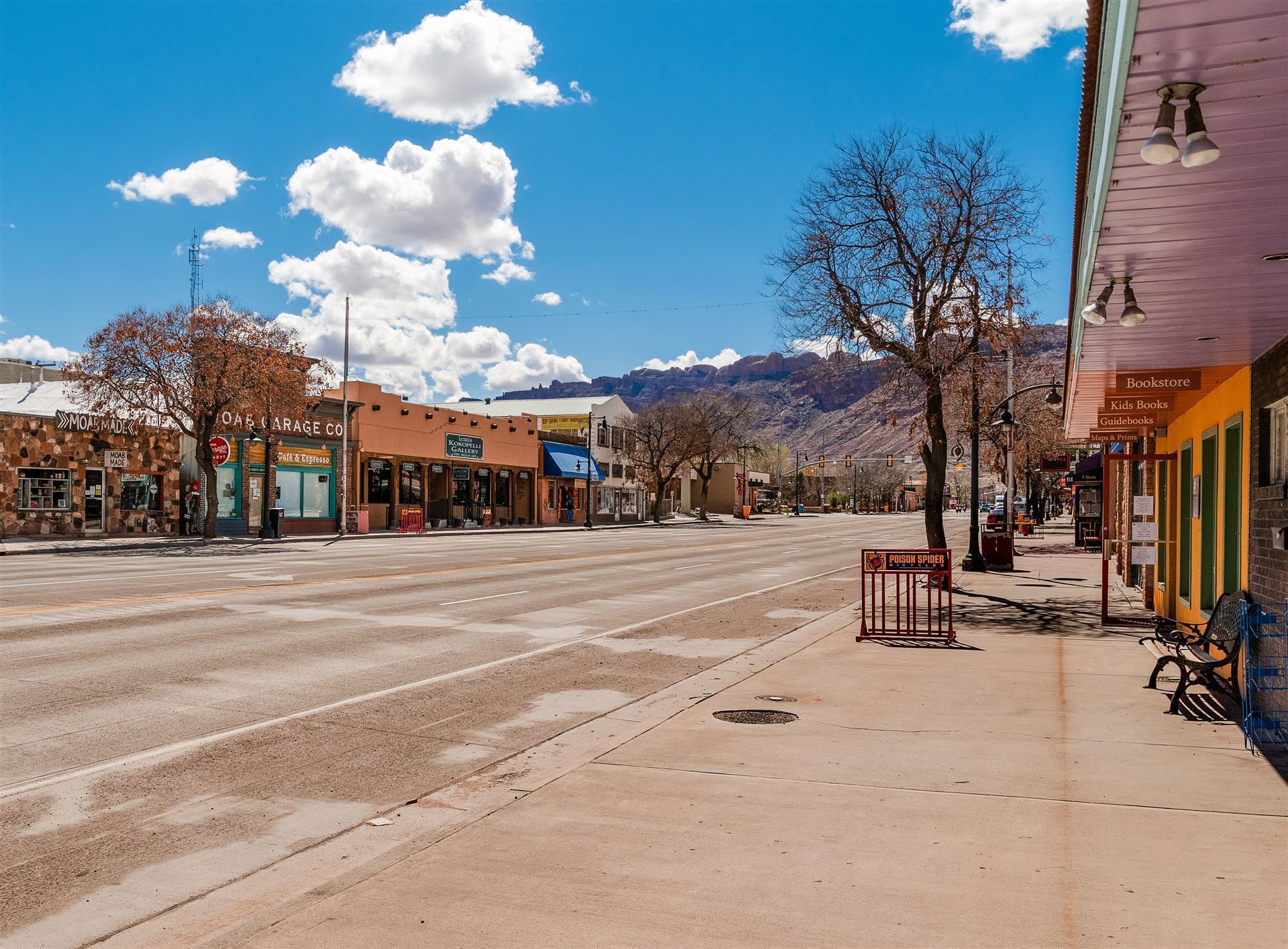 Leere Straßen in der Kleinstadt Moab