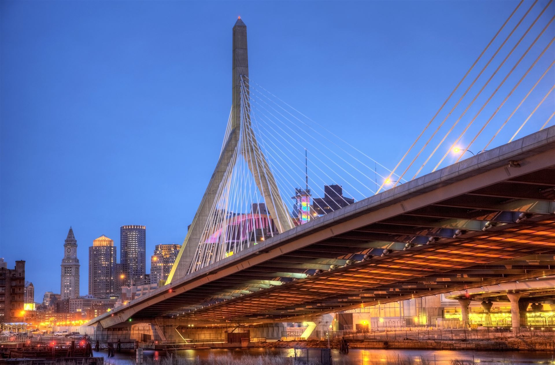 Zakim Bridge über dem Charles River