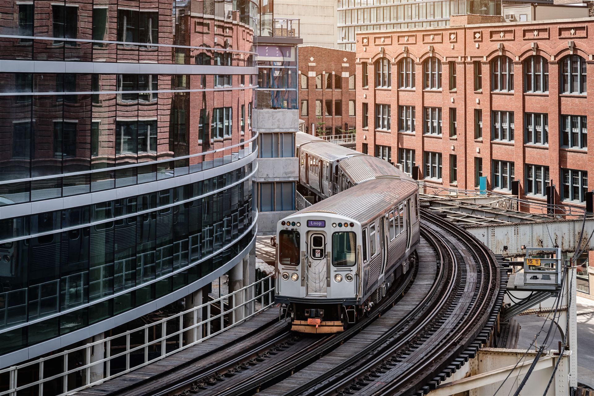 CTA Commuter Train durch Chicago
