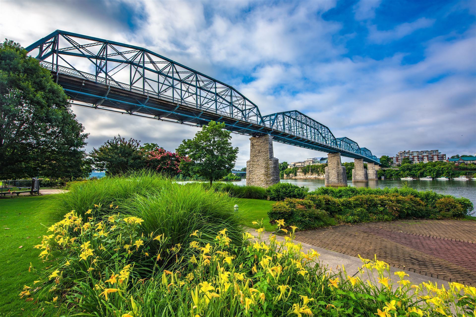Walnut Street Bridge