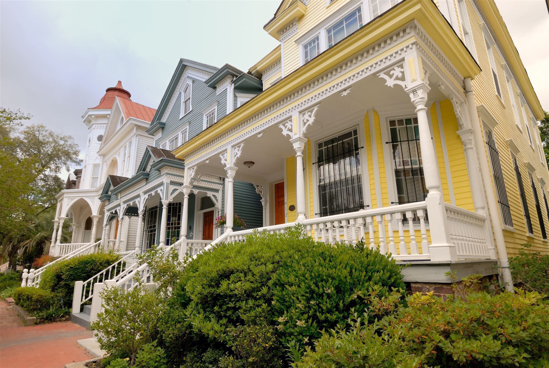 Farbenfrohe traditionelle Häuser in Savannah
