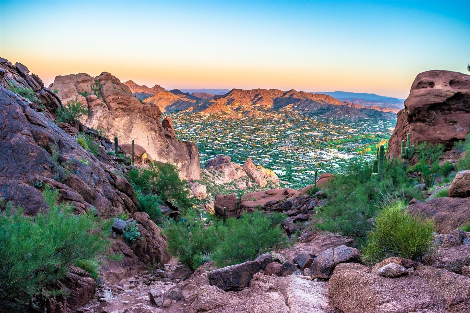 Blick von den Camelback Mountain auf Phoenix