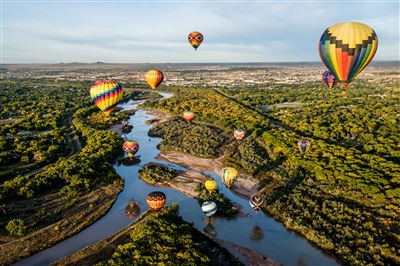 Heißluftballons über dem Rio Grande