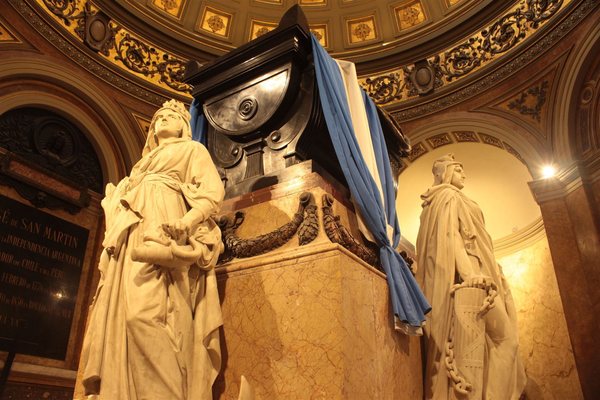 Metropolitana Kathedrale mit San Martin