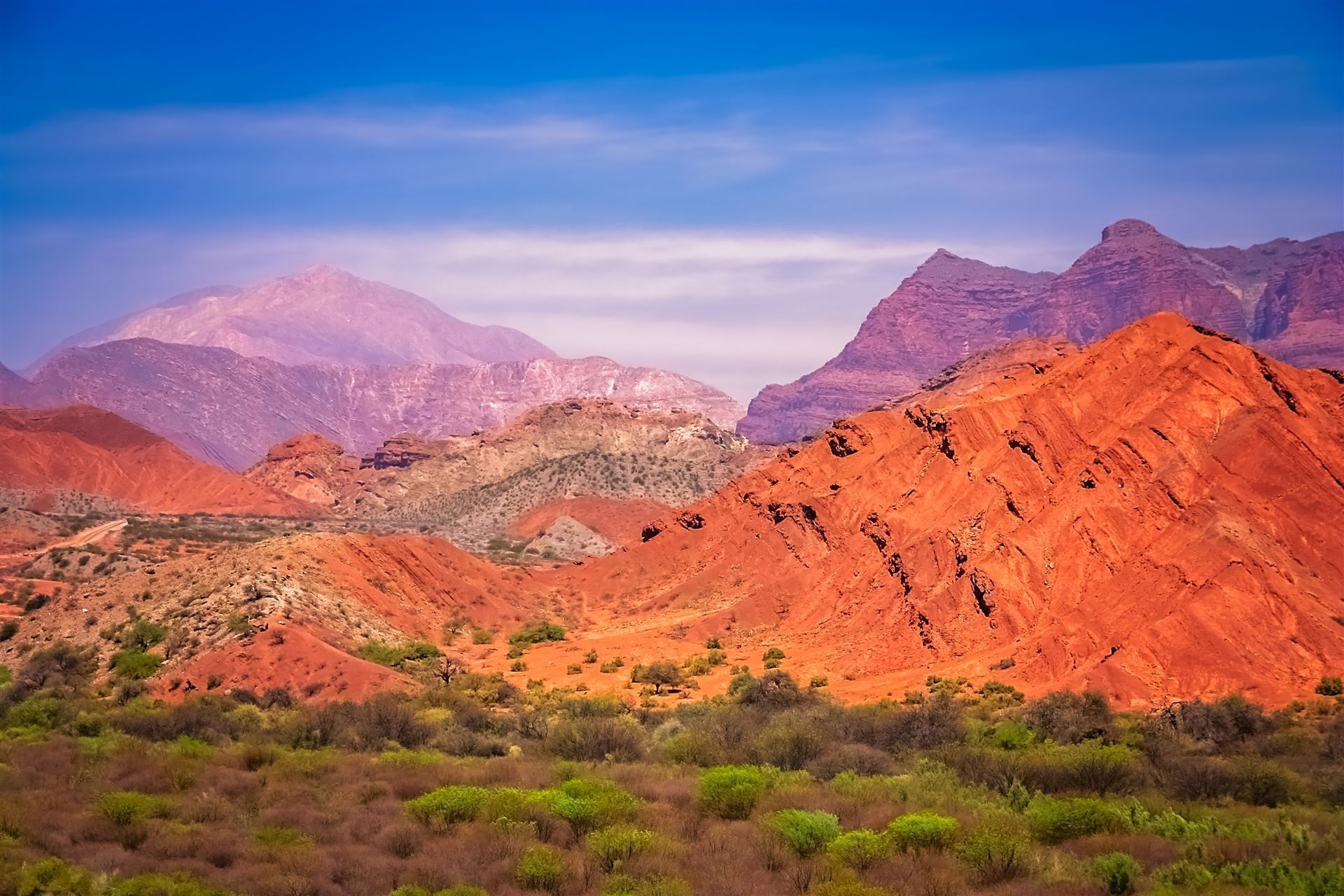 Quebrada de Humahuaca mit roten Bergen