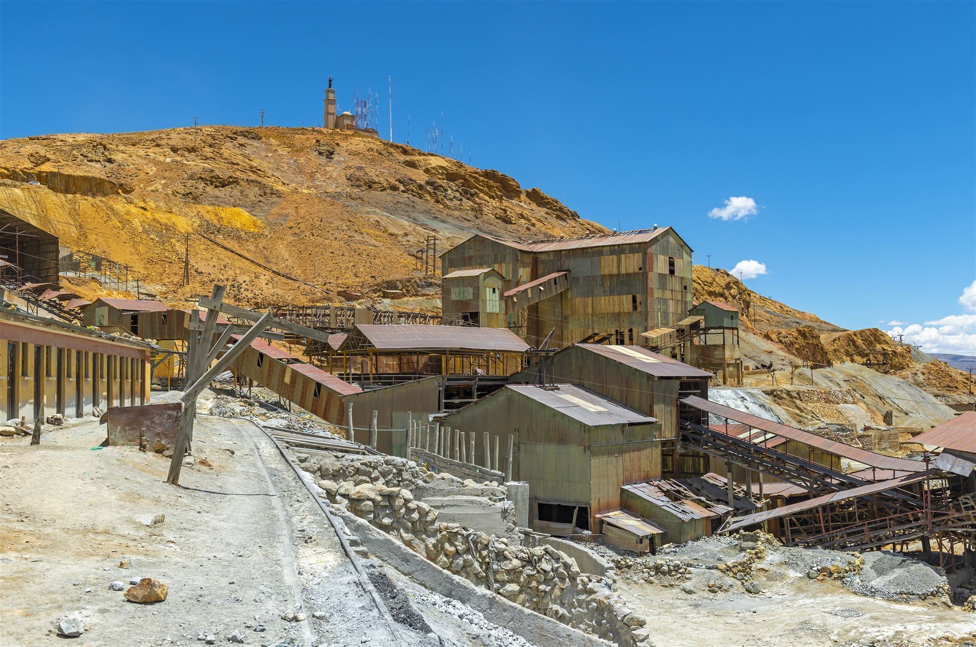 Berg Cerro Rico mit alter Zinnfabrik