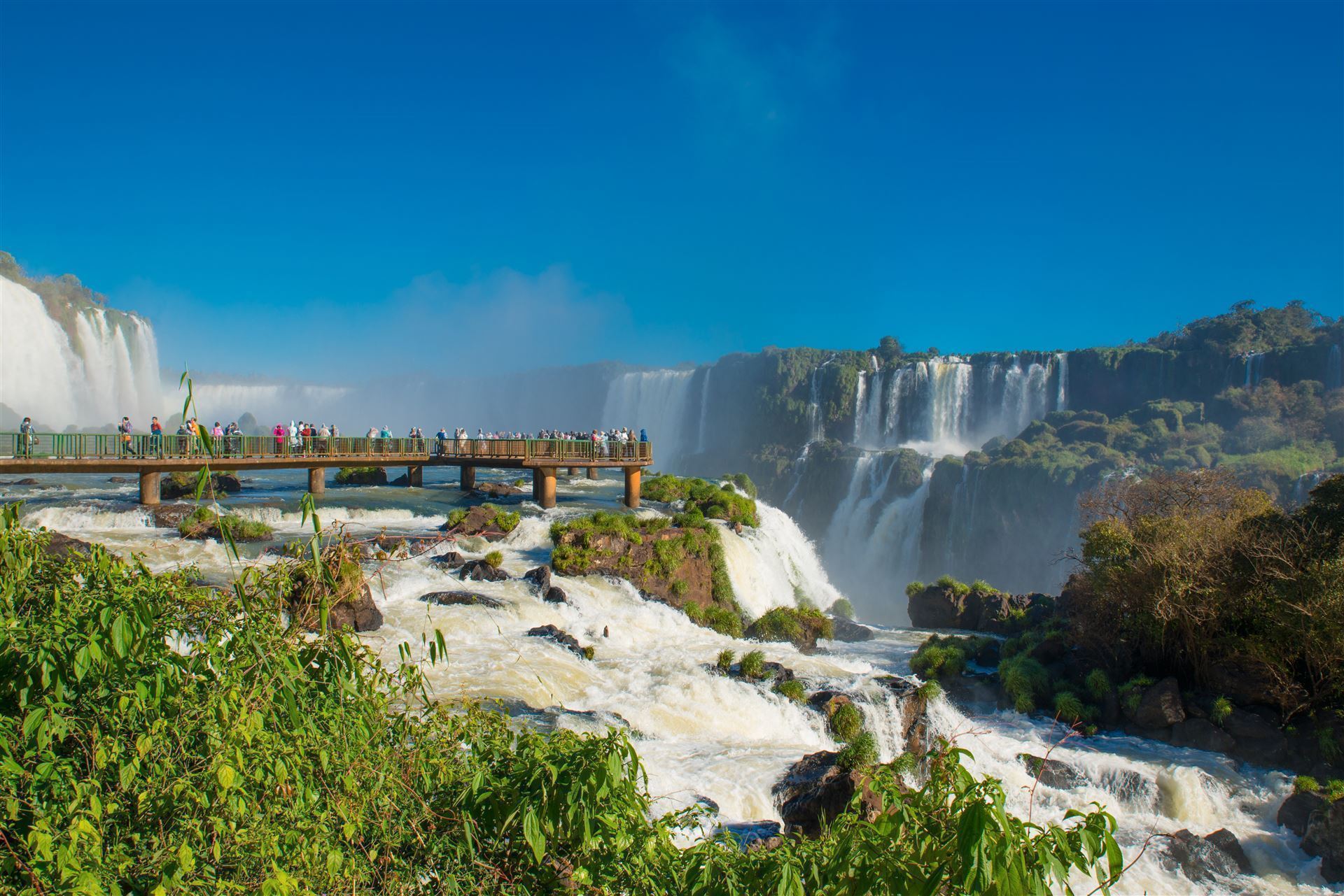 Iguazu Falls mit Menschen