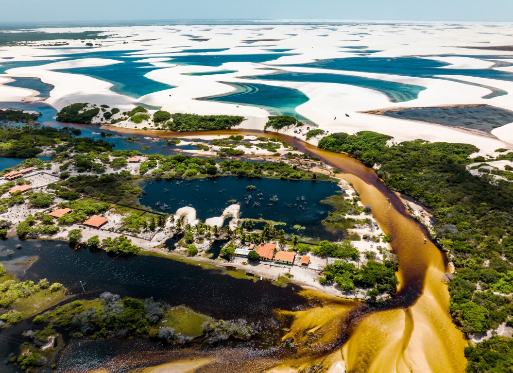 NP Lençois Maranhão, Brasilien. Dünen Luftaufnahme