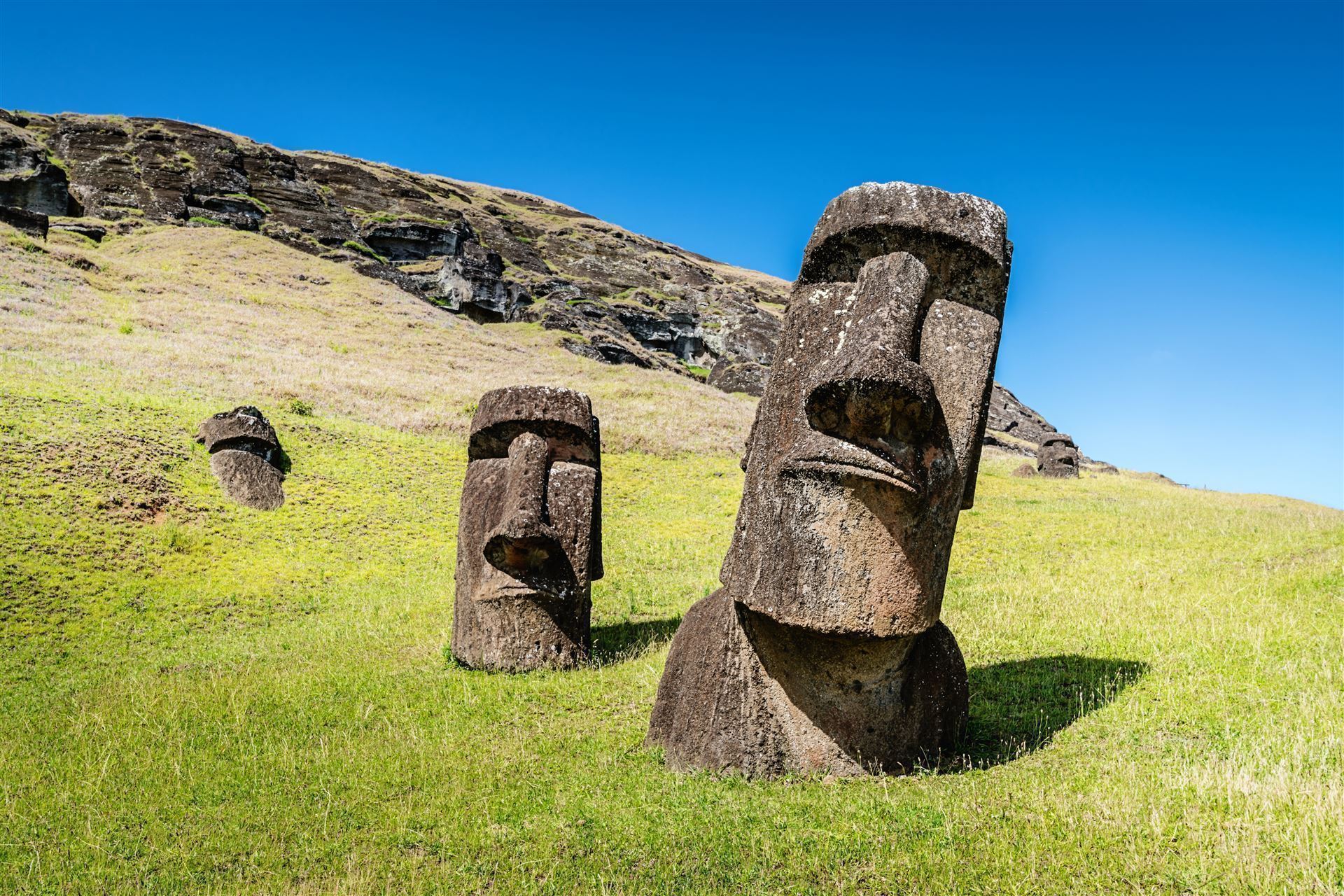 Osterinsel_Rano Raraku mit Statuen