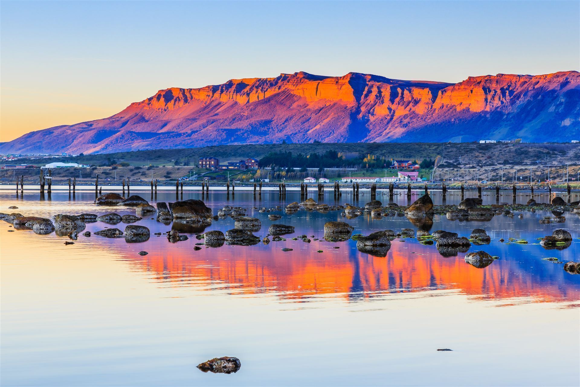 Fjord bei Sonnenuntergang