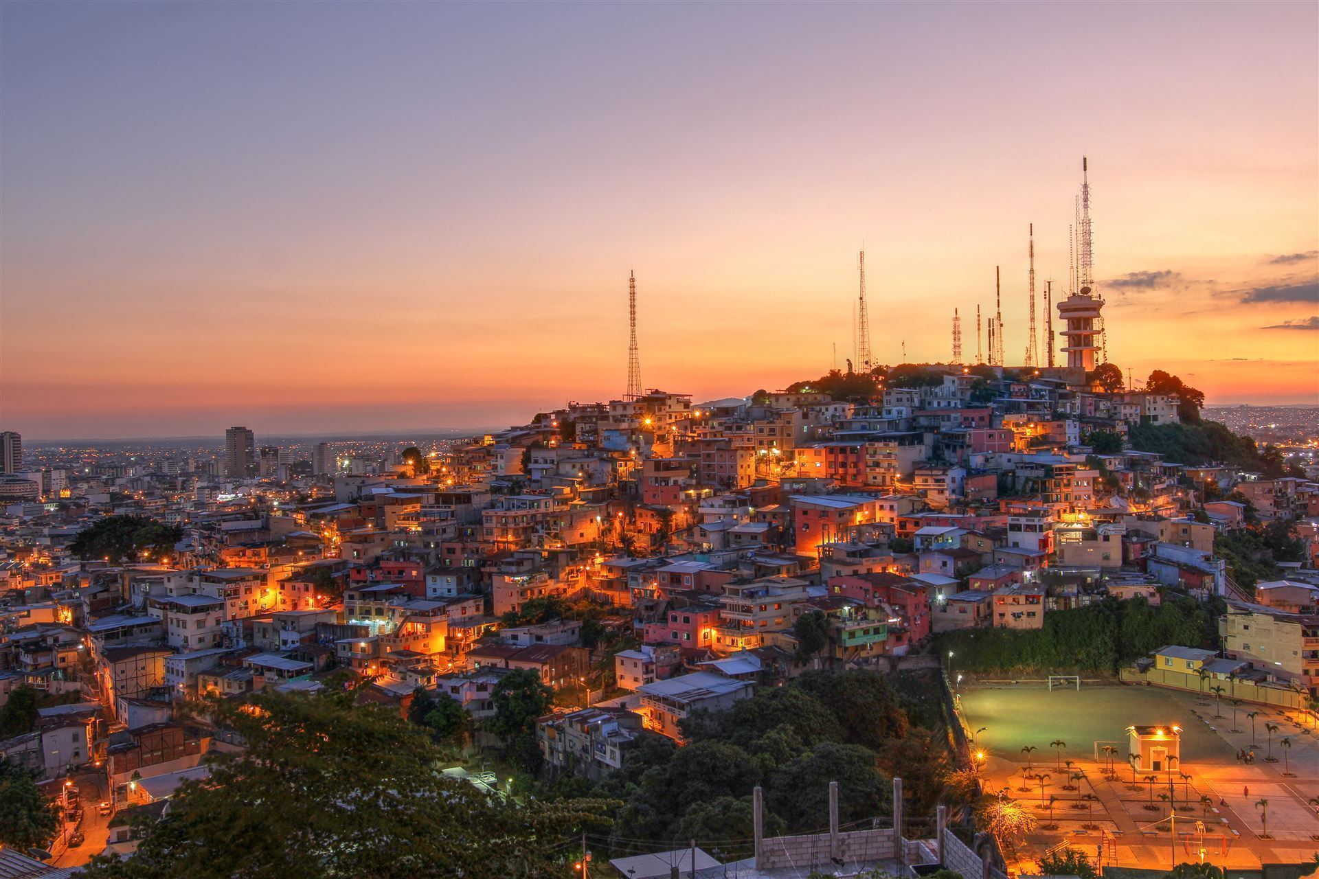 Guayaquil bei Nacht
