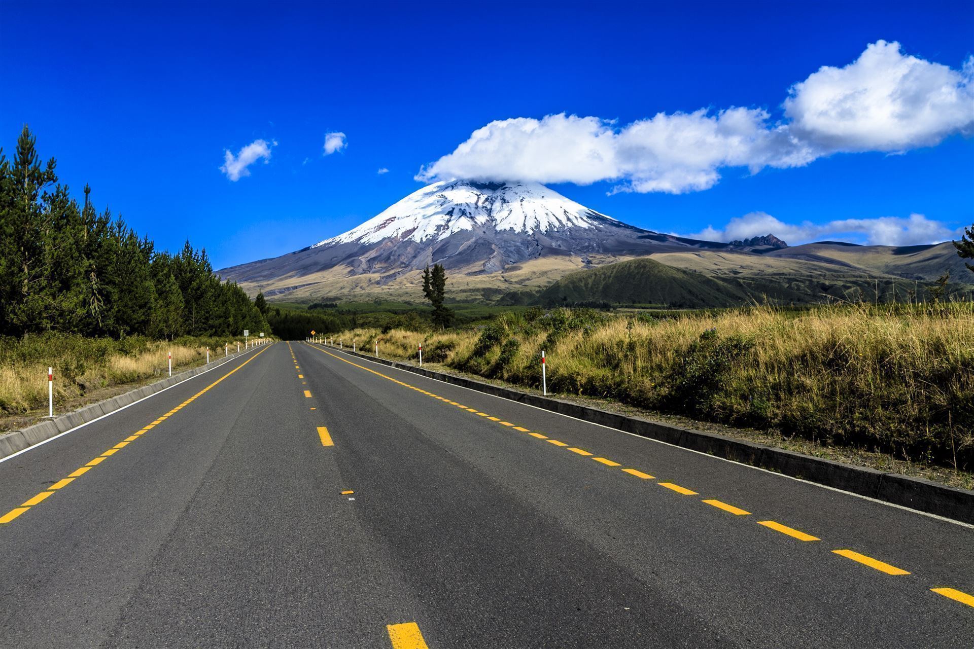 Straße zum Cotopaxi Vulkan