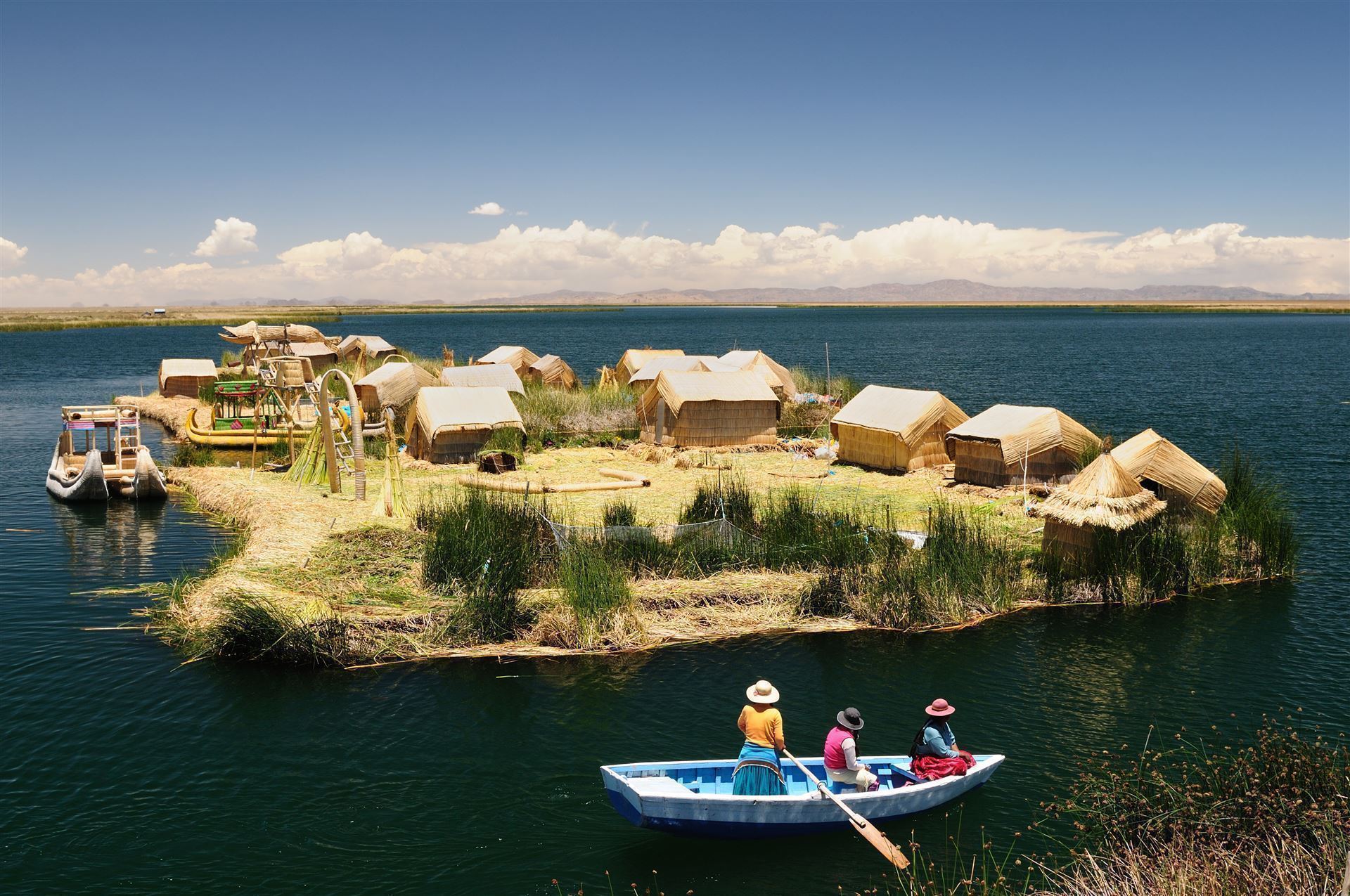 Uros fahren zur schwimmenden Insel
