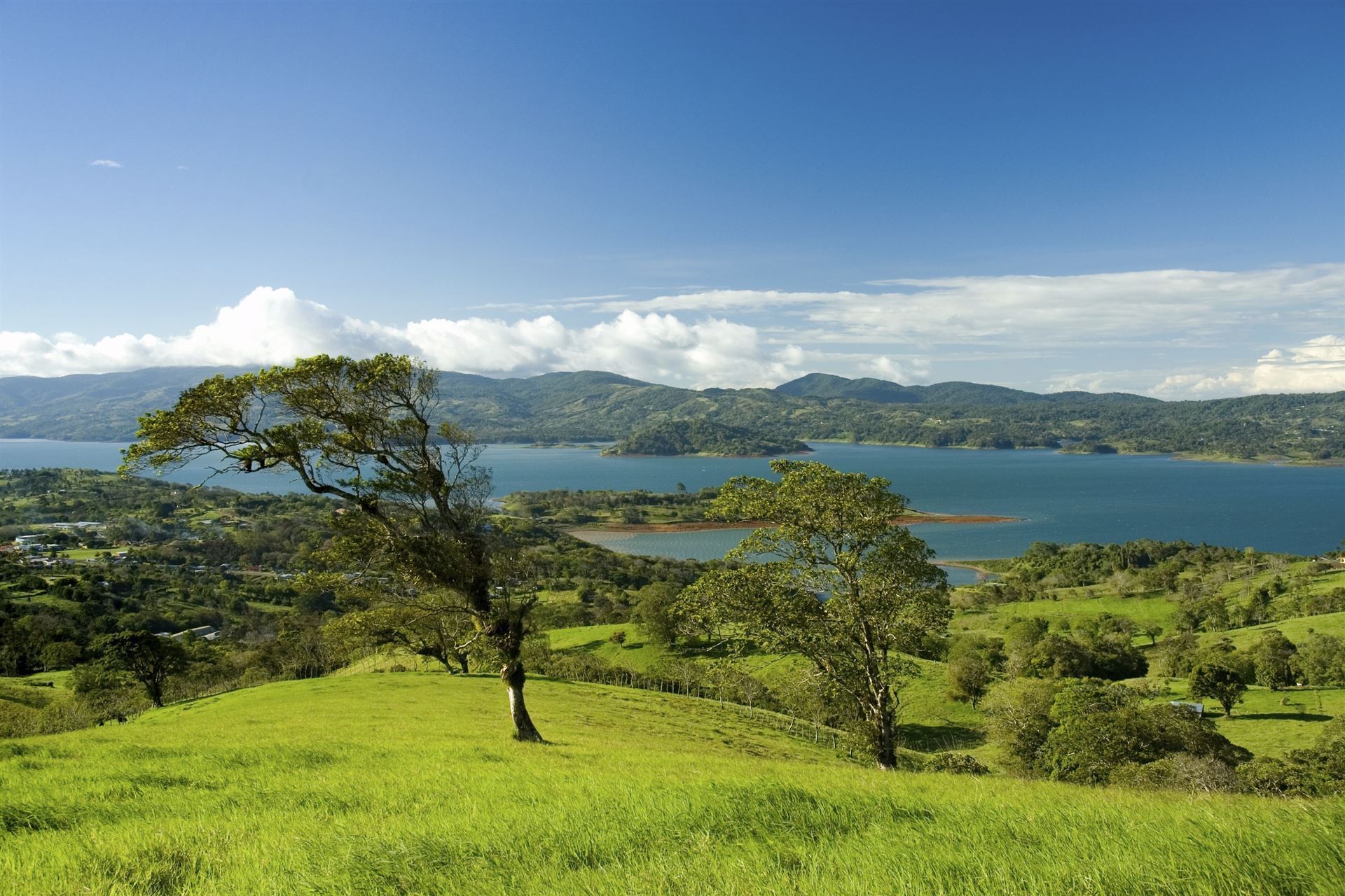 Landschaft um den Arenal-See