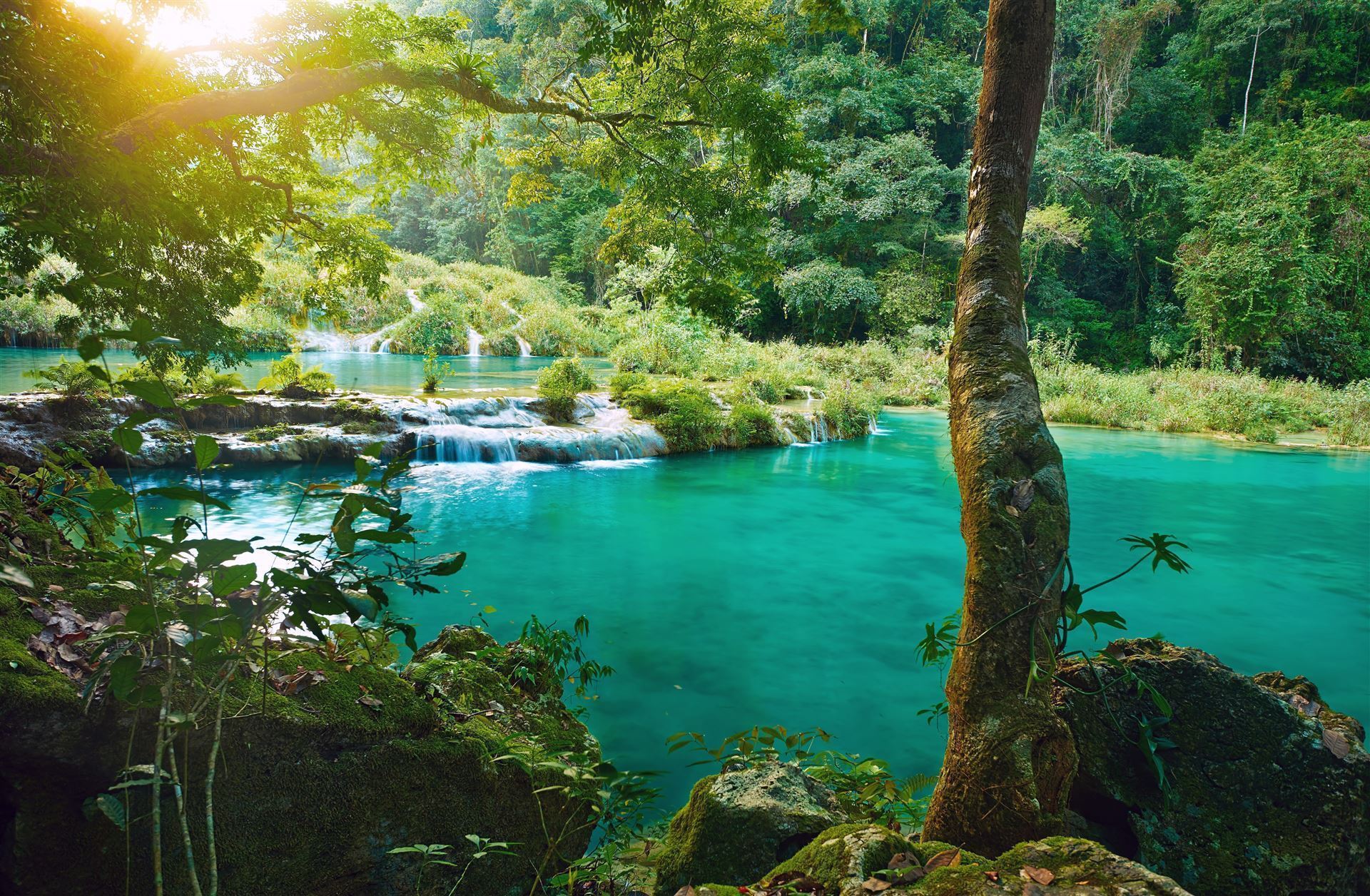 Semuc Champey mit Wasserfall