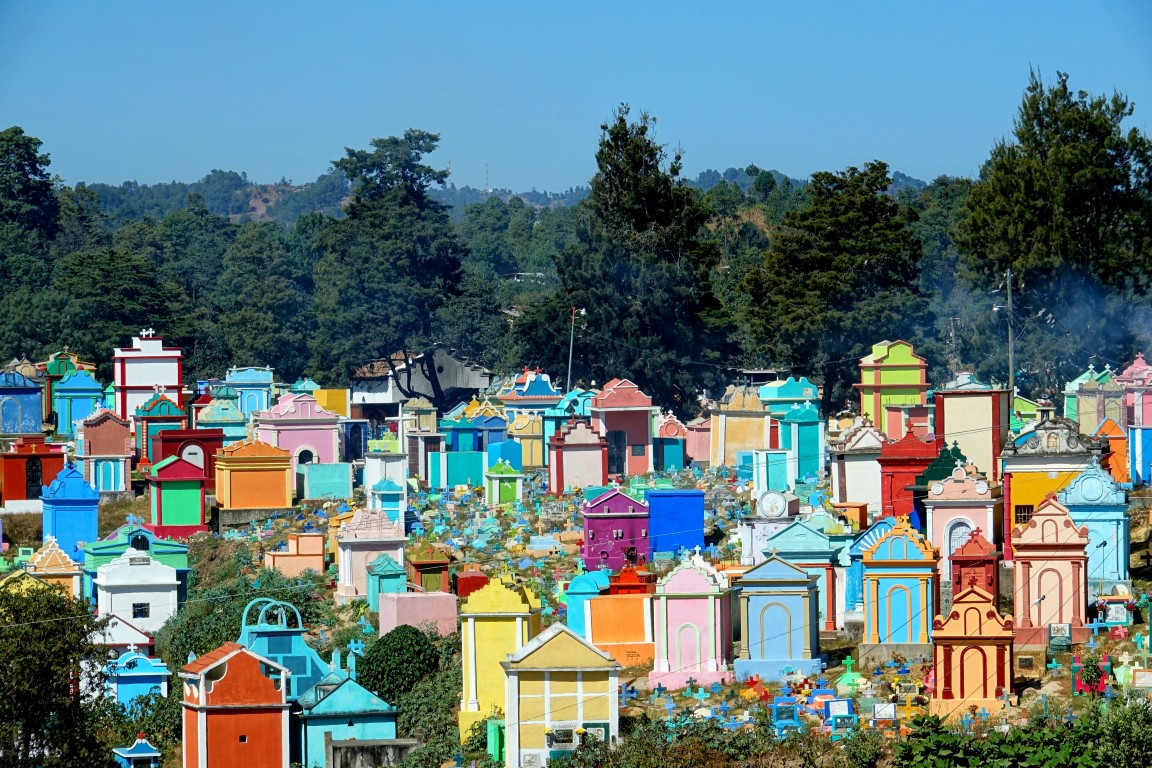 Chichicastenango,Guatemala, Bunte farbenfrohe Graeber
