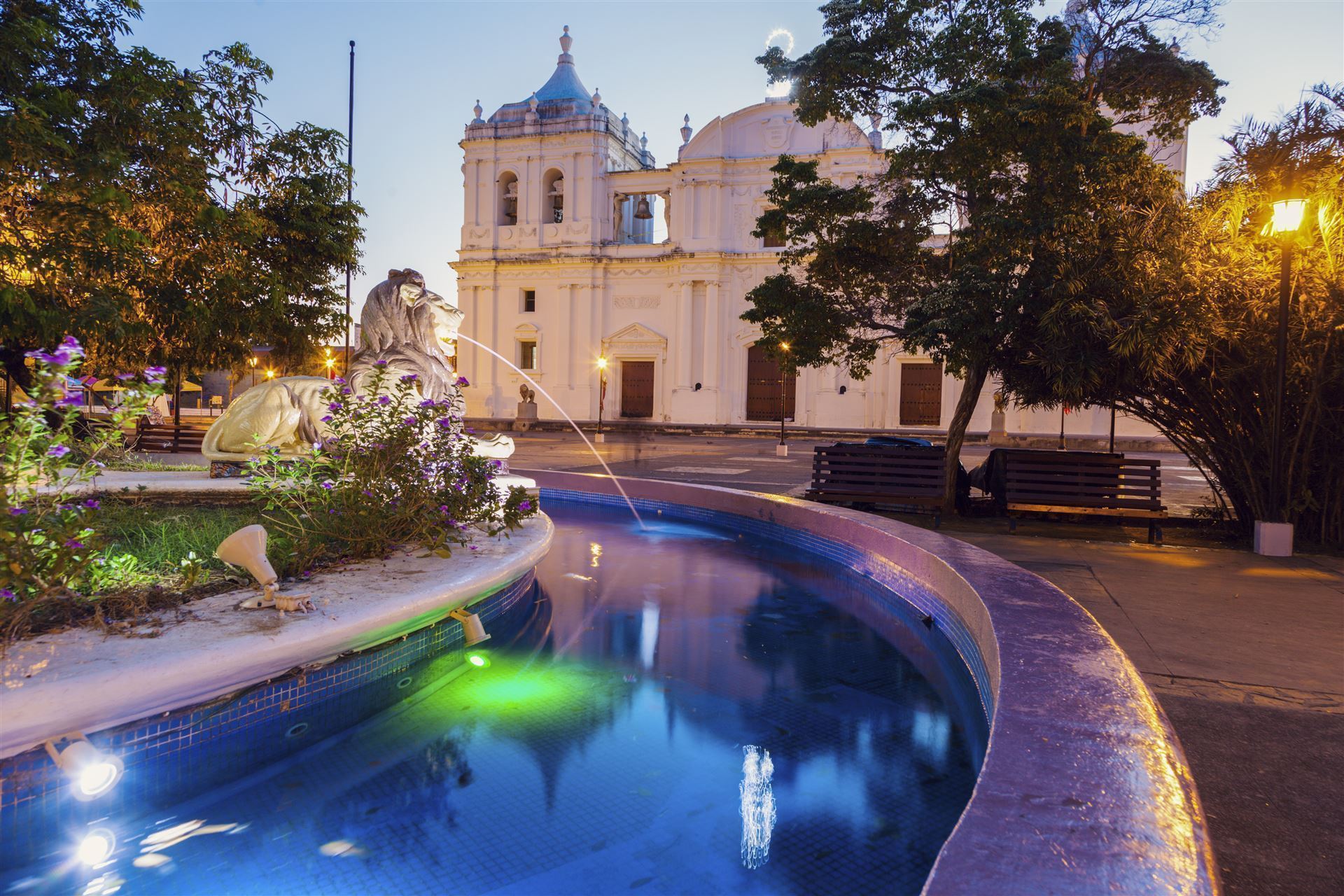 Kathedrale von Leon in der Abenddämmerung, Nicaragua