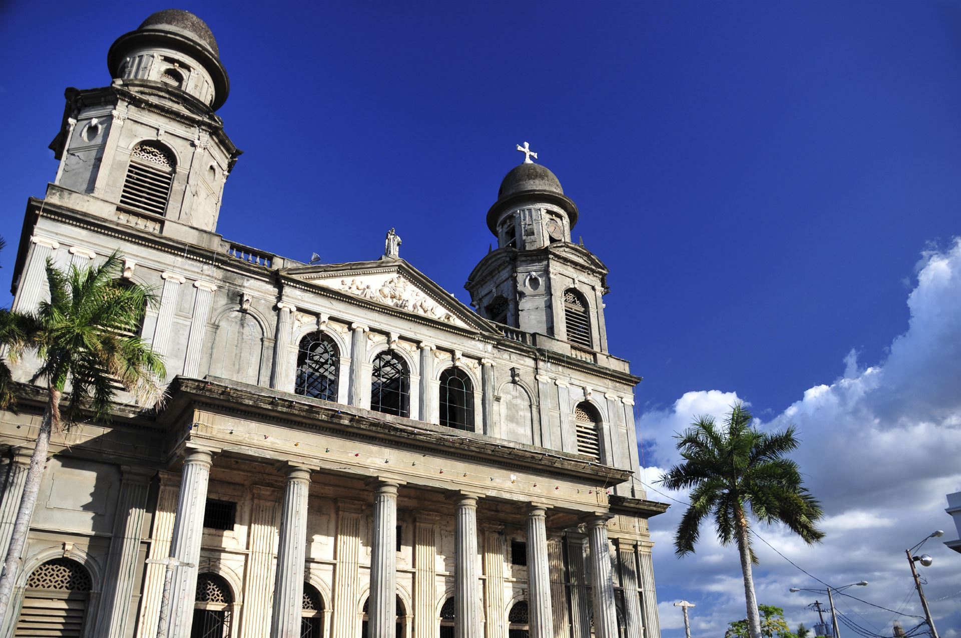 Hauptfassade der alten Kathedrale von  Managua, Nicaragua