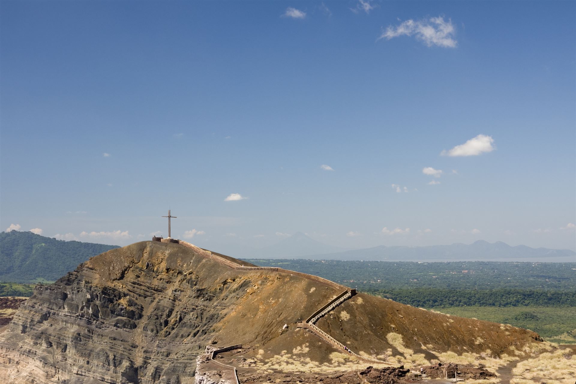 Bobadilla Cross mit Blick auf den Vulkan Masaya, Nicaragua