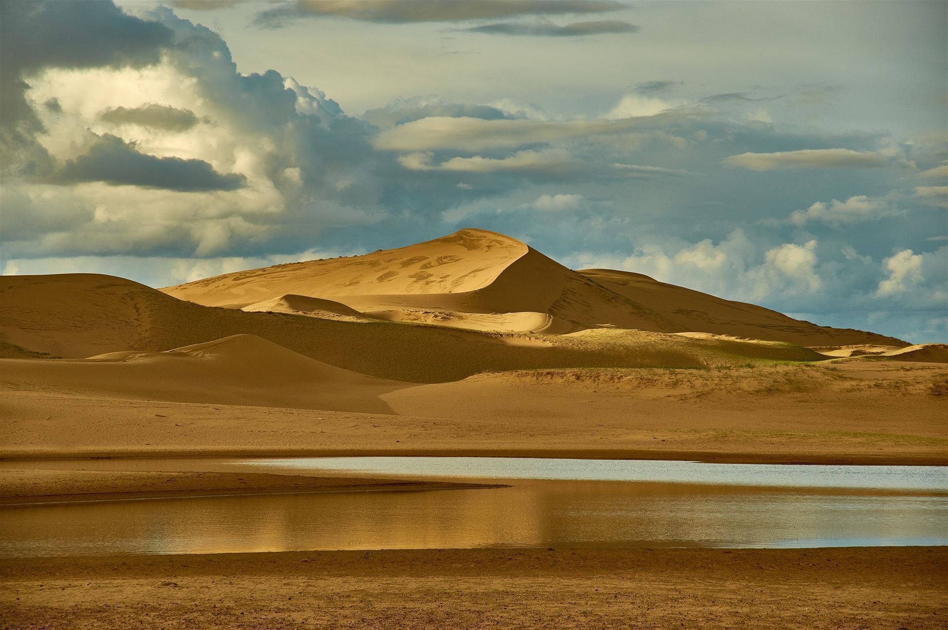 Mongol Els Sandduenen