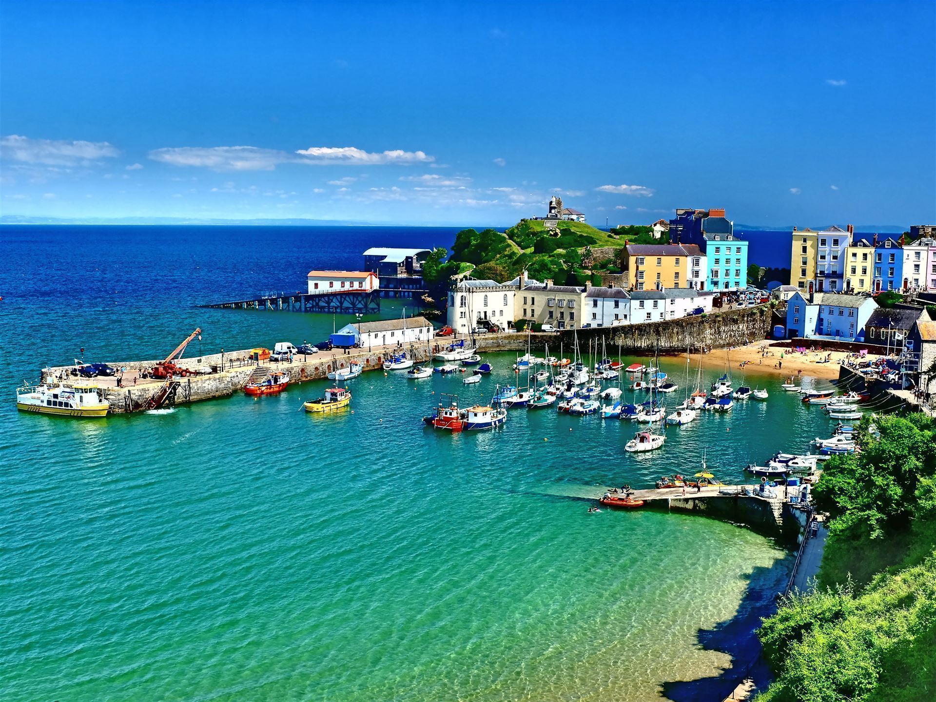 Wunderschöne Aussicht auf den Hafen von Tenby