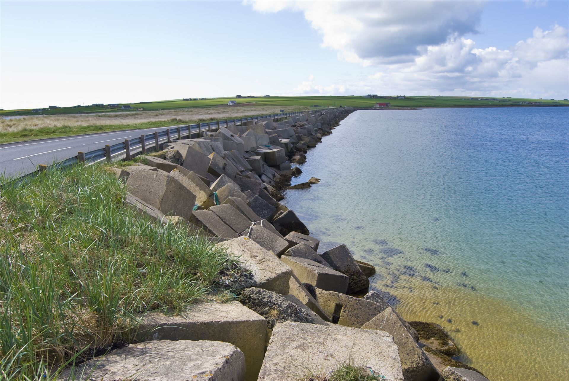 Churchill Barriers an der Bucht von Skapa Flow