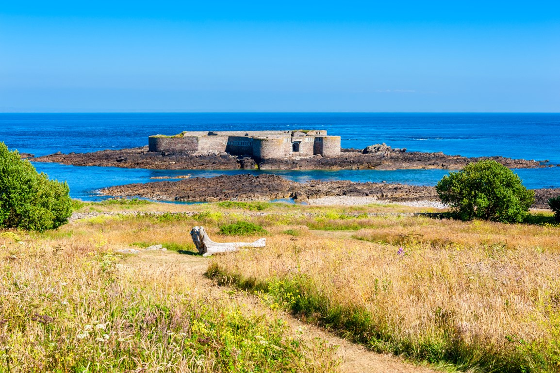 Alderney-Fort vor der Küste