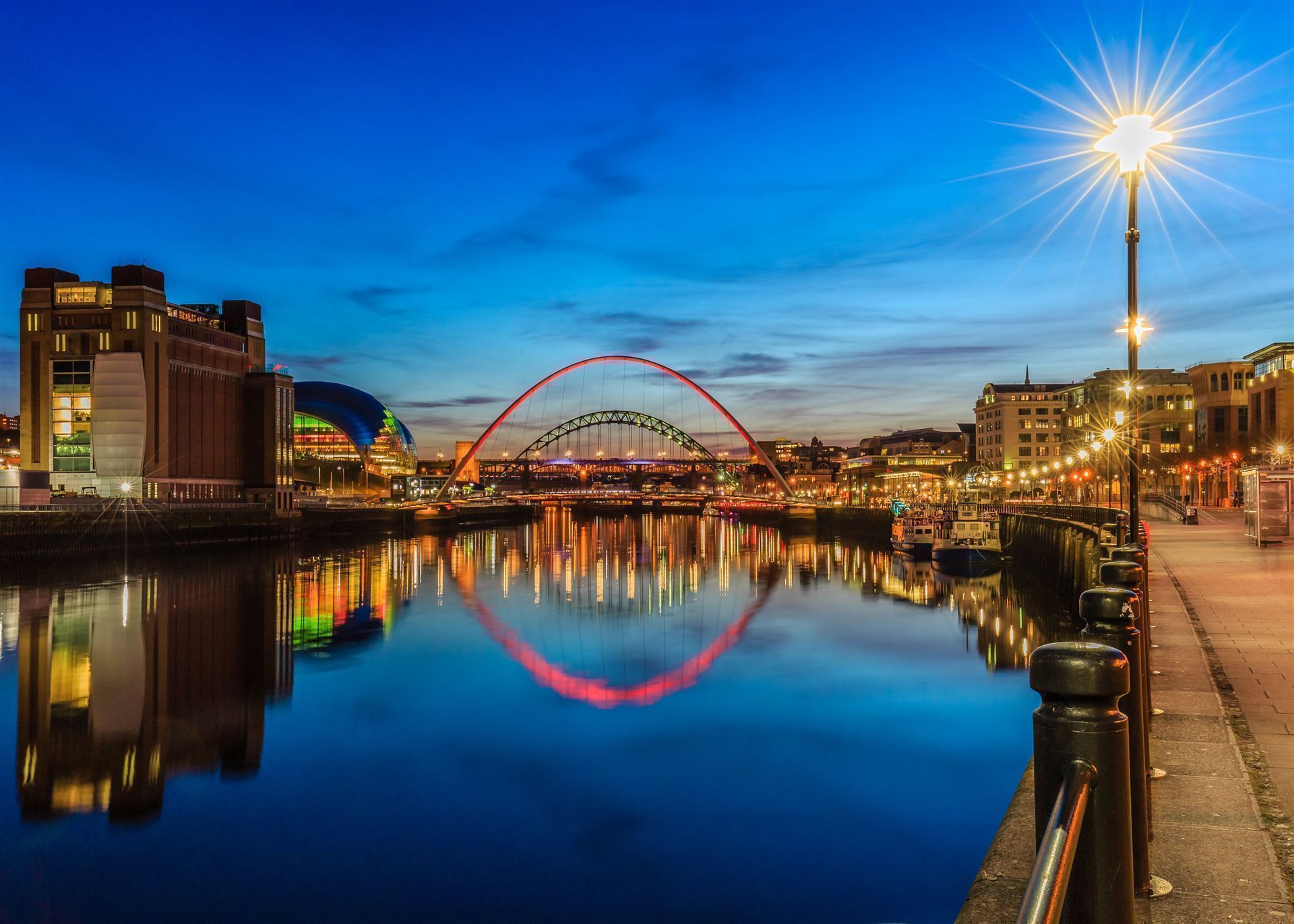 Brücken von Newcastle bei Nacht