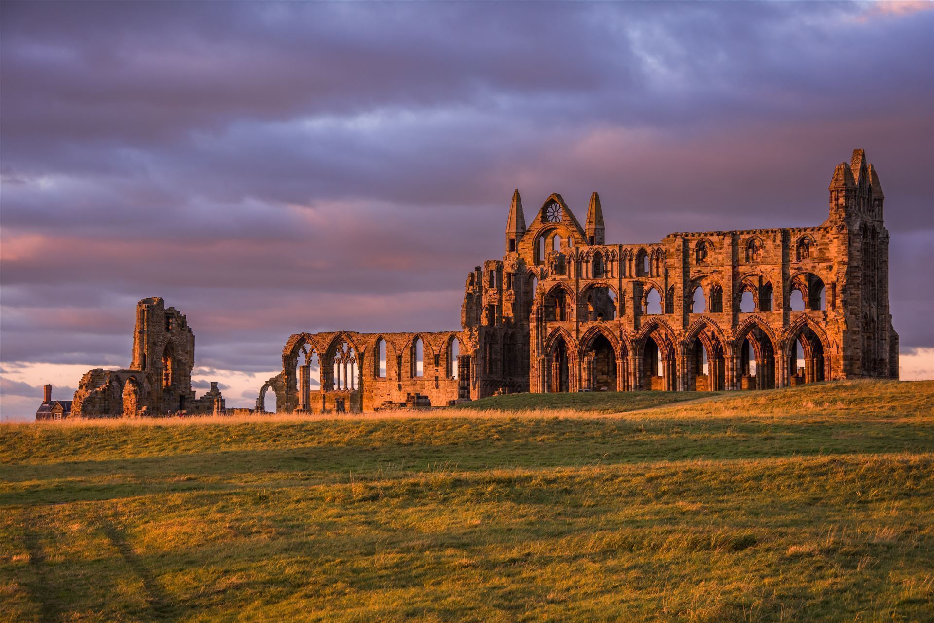 Whitby Abbey bei Sonnenuntergang