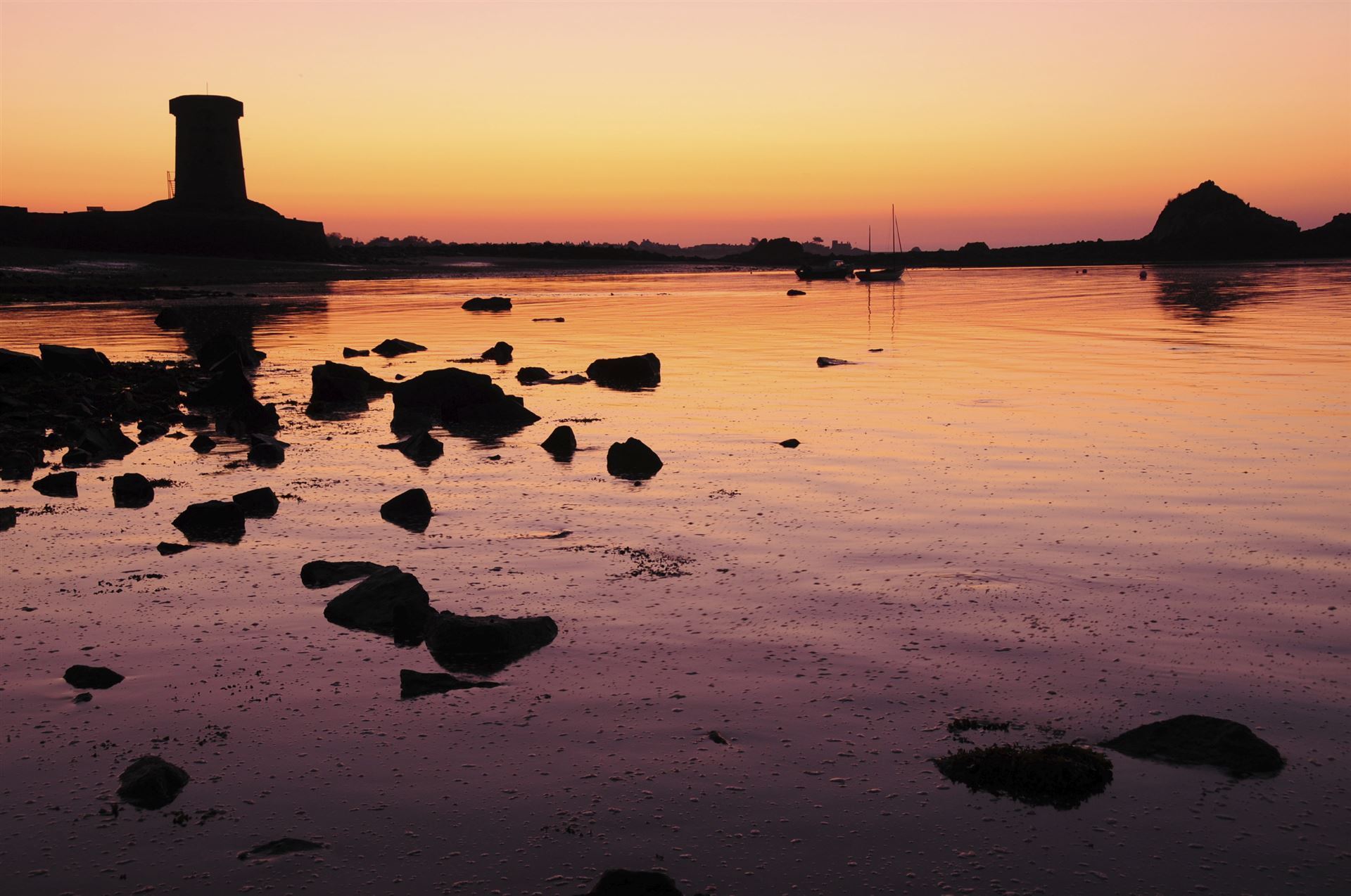 Sonnenuntergang am Hafen von Le Hocq