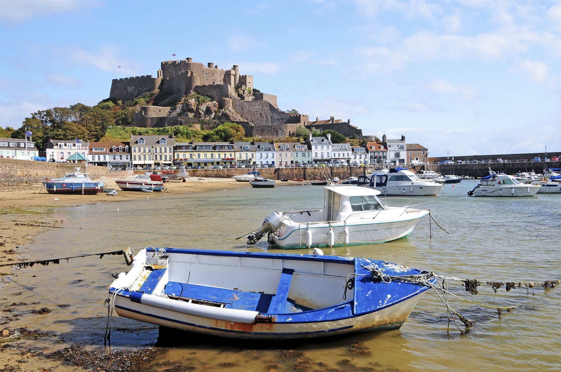 Hafen von Gorey mit Blick auf Mont Orgueil Castle