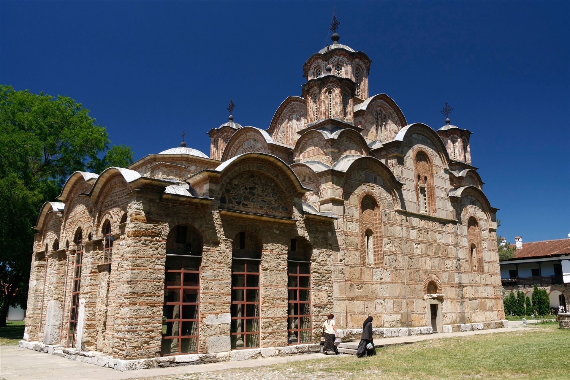 Gracanica Kloster mit Nonnen