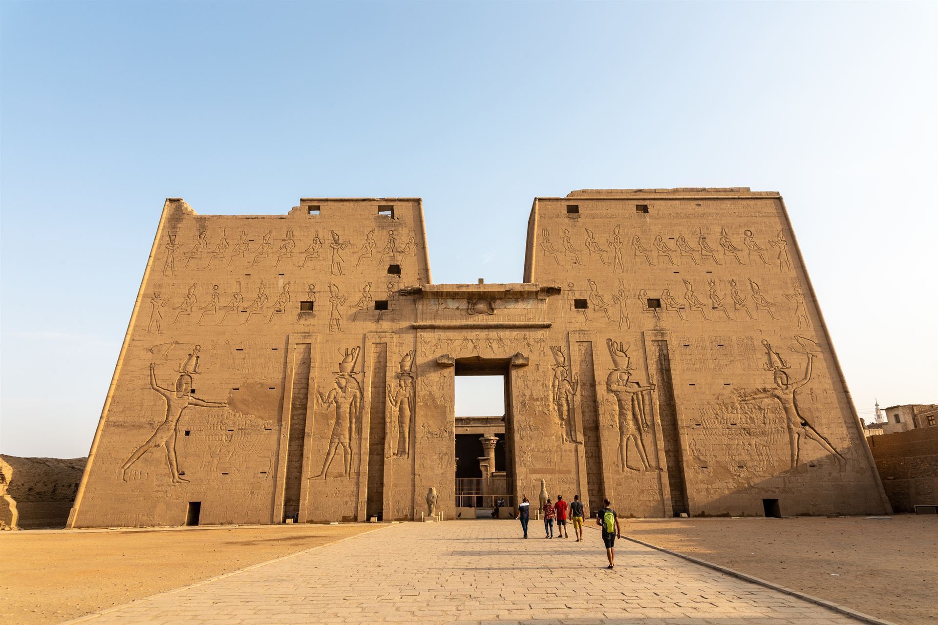 Tor zum Tempel des Horus