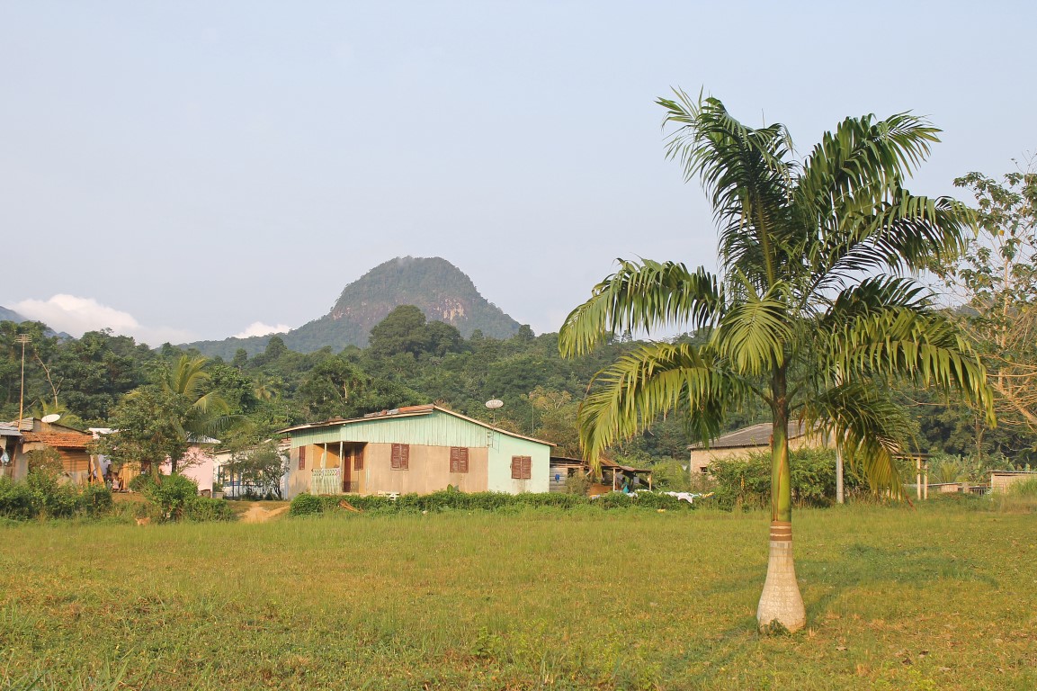 Ein Blick auf die Stadt Santo Antonio, Insel Príncipe