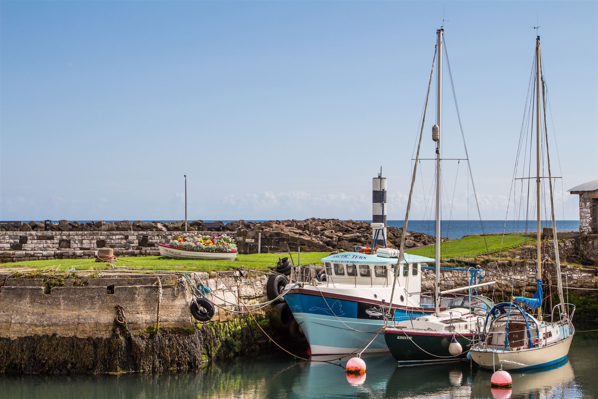 Carnlough Harbour an der Antrim Coast