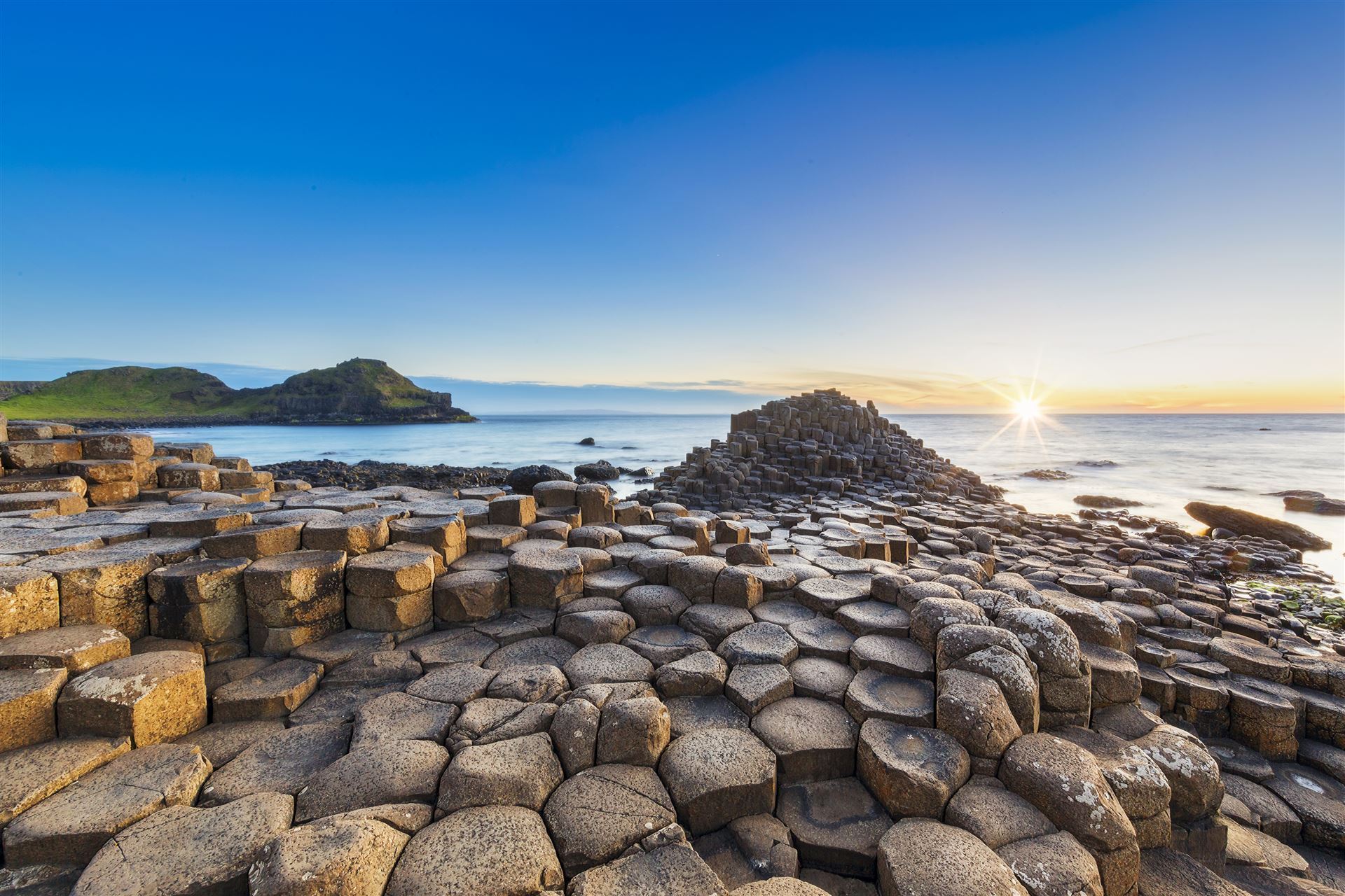 Sonnenuntergang am Giants Causeway
